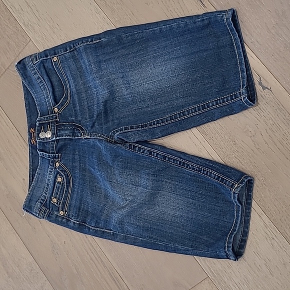 Seven7 Jean Shorts Women's sz 6 Mid Rise Denim Bermuda Shorts - Picture 1 of 11